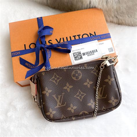 чехол louis vuitton|louis vuitton pochette monogram.